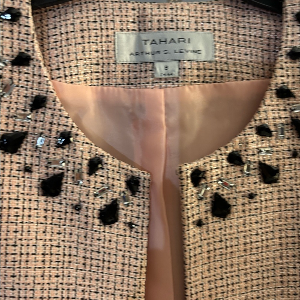 Tahari Arthur S. Levine Pink Tweed Jacket with Embellished Collar Sz 8 - Picture 9 of 11